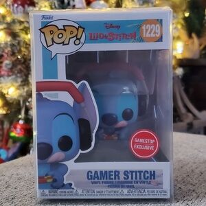 Gamer Stitch Funko Pop Gamestop Exclusive Lilo and Stitch With Protector DISNEY